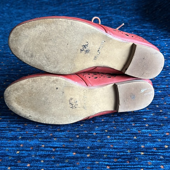 Crown Vintage size 9 rusty-Red Lace Up Boots with Intricate laser-cut Design - Picture 5 of 9